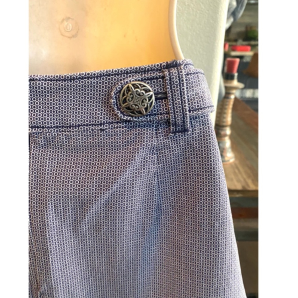 Like New Navy & White Patterned Fossil Skirt. Sz 4 - image 5